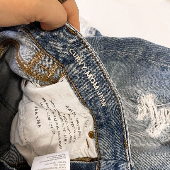 American Eagle Distressed Curvy Mom Jeans Size 4 - Picture 7 of 10